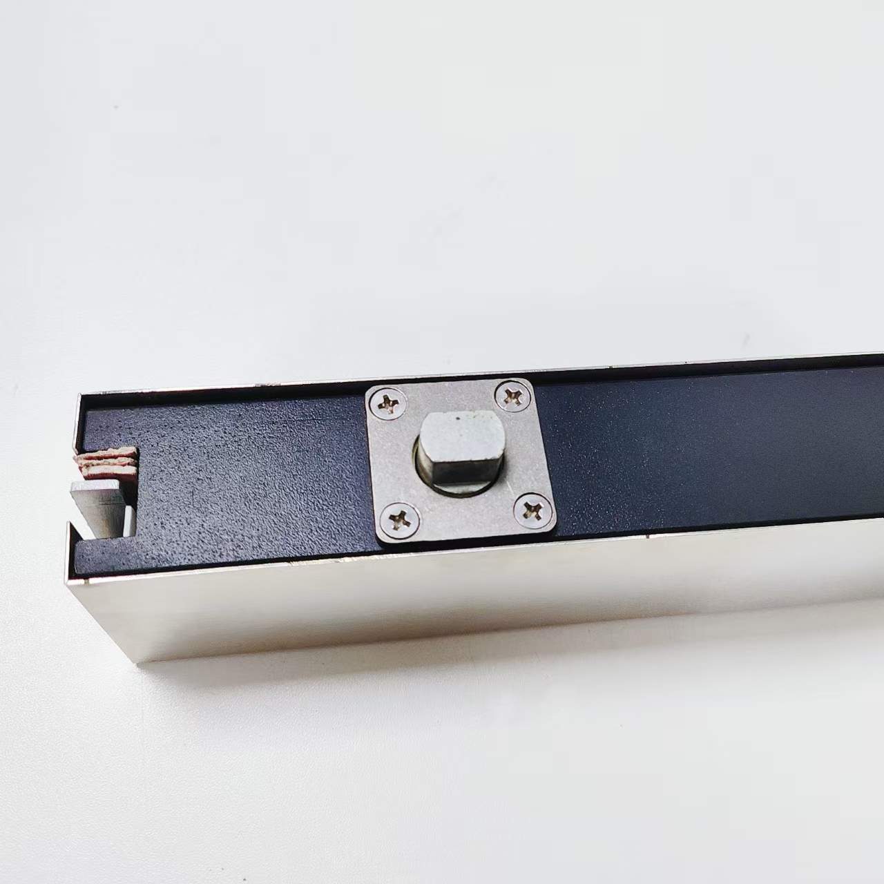 D-1051 - Image 3